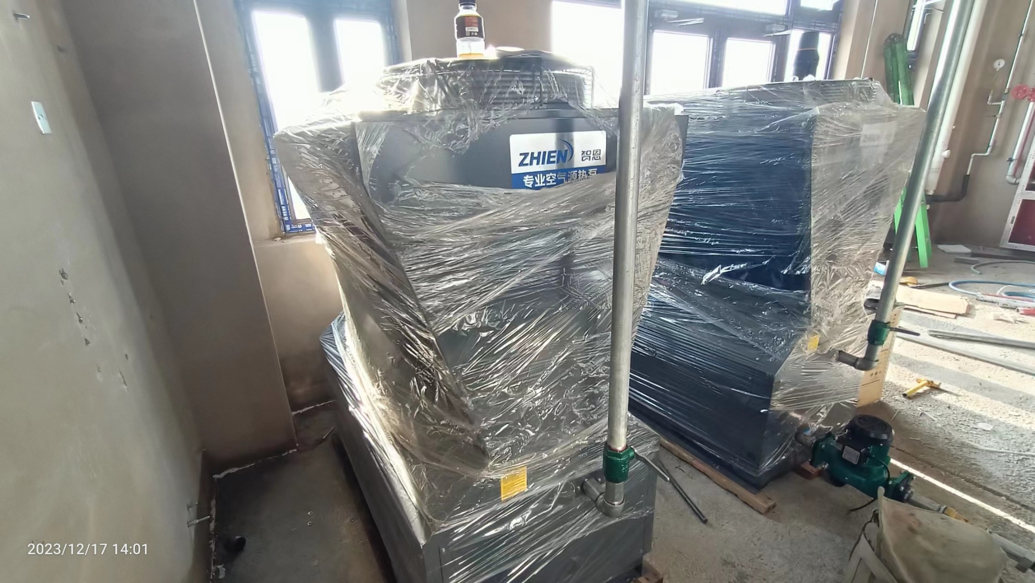 ZHIEN heat pump units and circulation pumps at the Wucaiwan hotel project