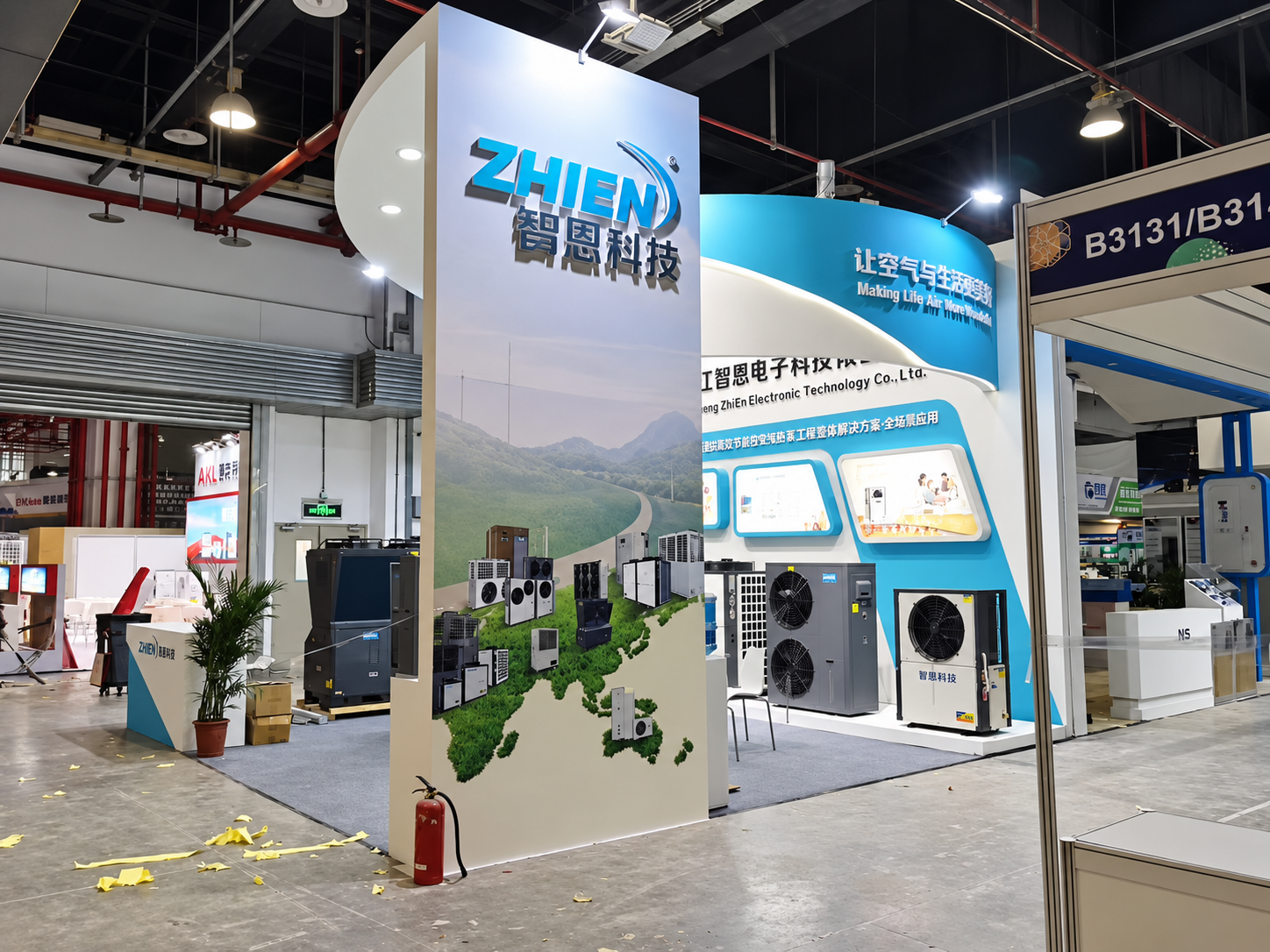Panoramic view of ZHIEN heat pump displays at the 2019 exhibition